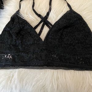 BLACK LACE BRALETTE
